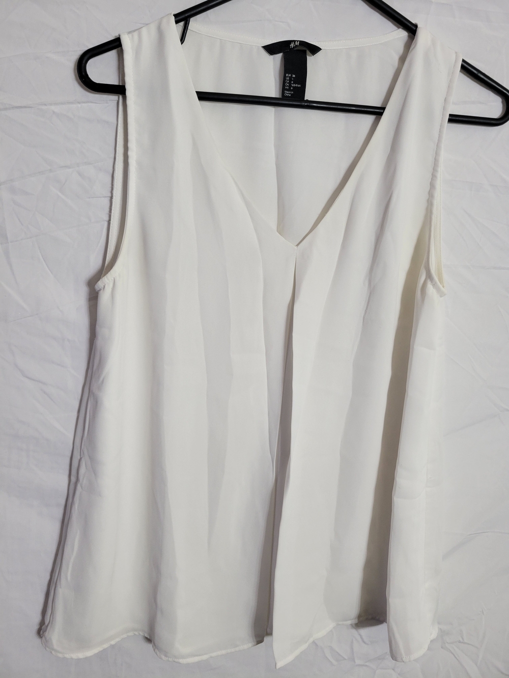 H&M White V-Neck Sleeveless Blouse